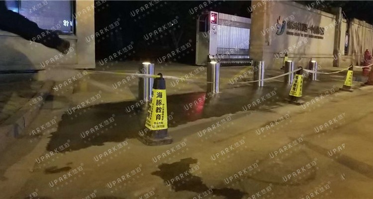 bollard
