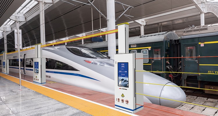 Rising cable barrier platform safety