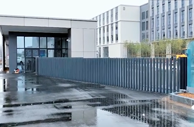 Automatic retractable fencing gates, underground fences, in-ground fencing gate