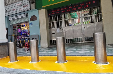 How Automatic Bollards Improve Urban Design Without Compromising Security