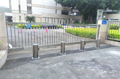 Semi-Automatic Bollards: The Budget-Friendly Alternative to Fully Automatic Systems