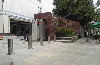 Battery Bollards with Solar Charging vs Grid-Powered Bollards: A Specifier's Guide