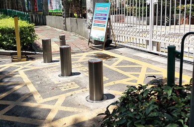 Automatic Bollards vs. Barrier Arms and Gates: Picking the Right Vehicle Access Control