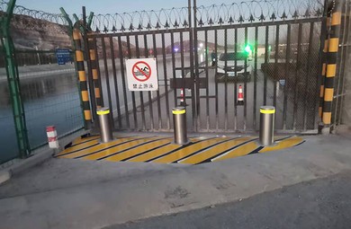 Bollards vs Mobile Barriers: When Permanent Protection Wins | UPARK
