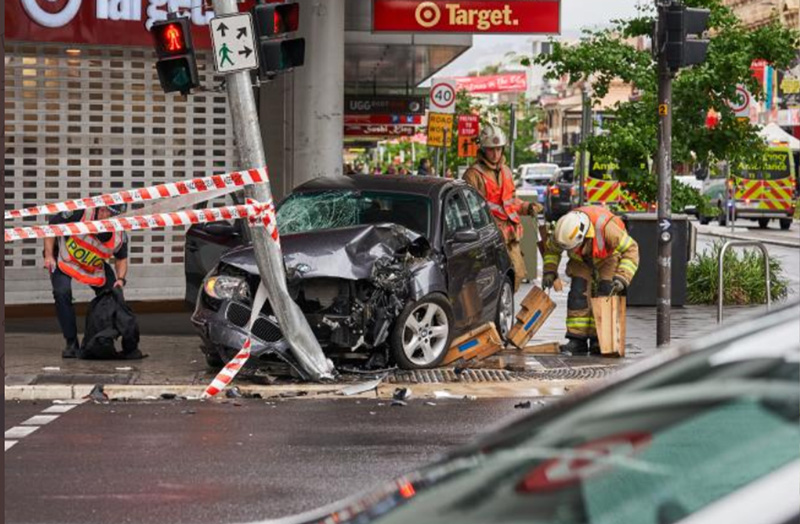 How to avoid reckless driving that causes vehicles to hit pedestrians or buildings