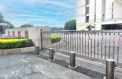 Bollards at Checkpoints & Border Crossings: Deployment Strategies That Work