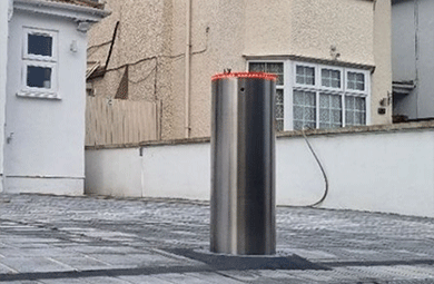 Which manufacturer produces the battery-powered automatic bollards?