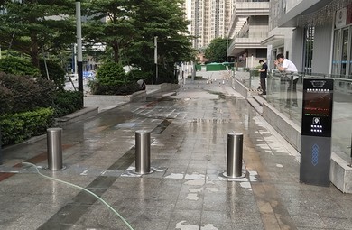 Why Electromechanical Bollards Outperform Hydraulic in Cold Climates