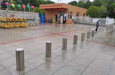 How Wall Thickness Determines Whether a Bollard Survives an Impact