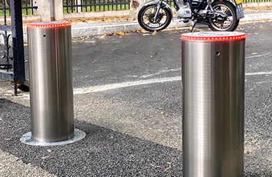 Automatic Electromechanical Bollards vs Automatic Hydraulic Bollards