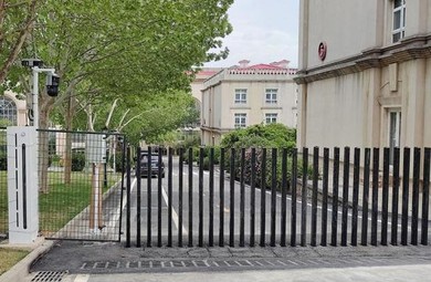 Going Away for the Holiday? Give Your Automatic Retractable Fence Gate a Once-Over