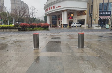 Automatic vs Fixed vs Removable Bollards: How to Choose the Right Type