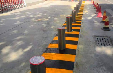 Electric vs Hydraulic Bollards: The Complete Comparison Guide for 2026