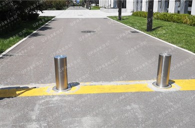 Pneumatic vs Electromechanical Automatic Bollards: Picking the Right Drive